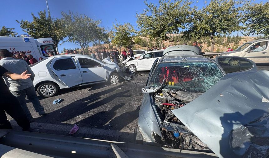 Şanlıurfa'da zincirleme trafik kazasında 7 kişi yaralandı