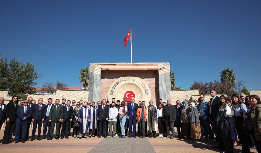 TBMM Başkanı Kurtulmuş, 15 Temmuz Şehitler Anıtı'nı ziyaret etti