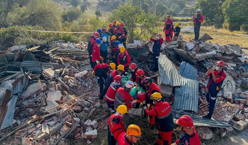 Uşak'ta 6 saat süren deprem tatbikatı yapıldı