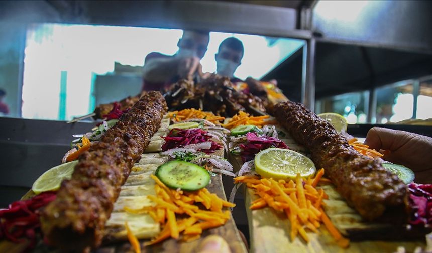 Adana Kebap: Türkiye'nin Lezzet İkonu