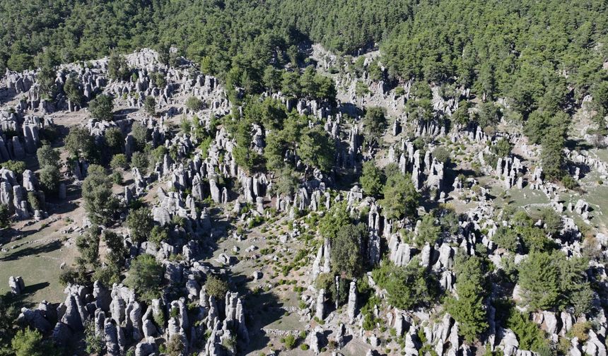 Antalya'nın coğrafi güzelliği "Adam Kayalar" turistlerin uğrak noktası oldu