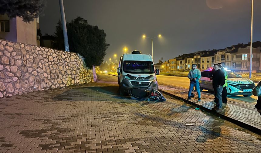 Bursa'da minibüsle çarpışan motosikletin sürücüsü yaralandı