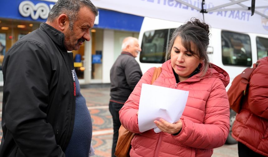 Edirne'de vatandaşların kan şekeri ve tansiyonu ölçüldü