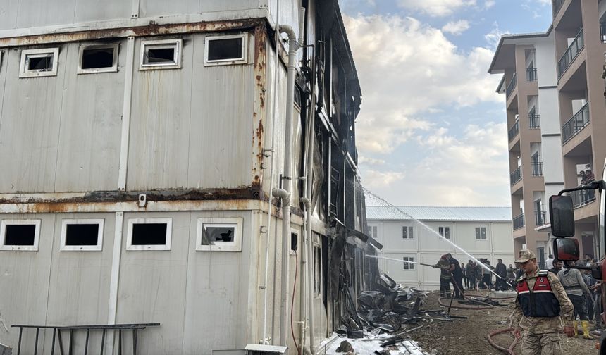 Hatay'da şantiyedeki konteynerde çıkan yangın söndürüldü