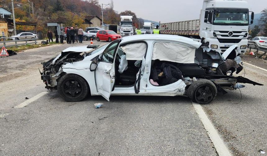 Öğretmen anne ve kızı trafik kazasında hayatını kaybetti