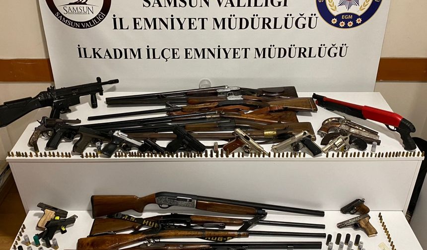 Samsun'da iki evinde 27 silah ele geçirilen zanlı yakalandı