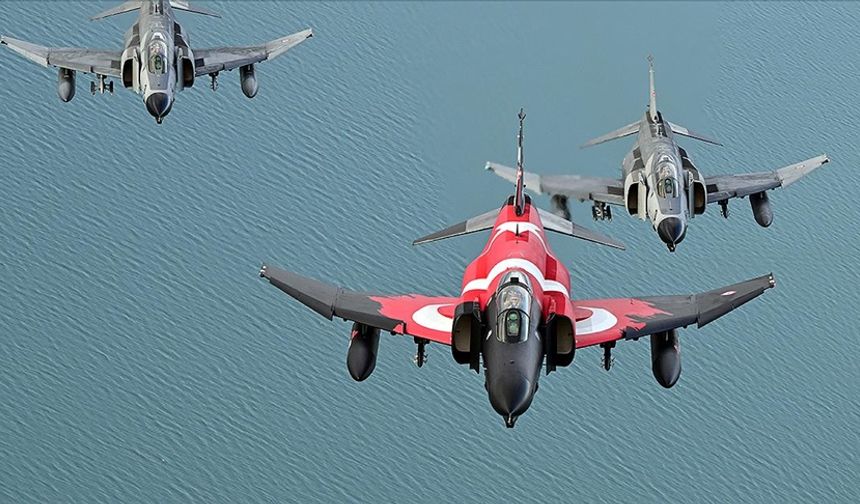 F-4E Phantom uçakları yer hedeflerine taarruz eğitimi uçuşu gerçekleştirdi