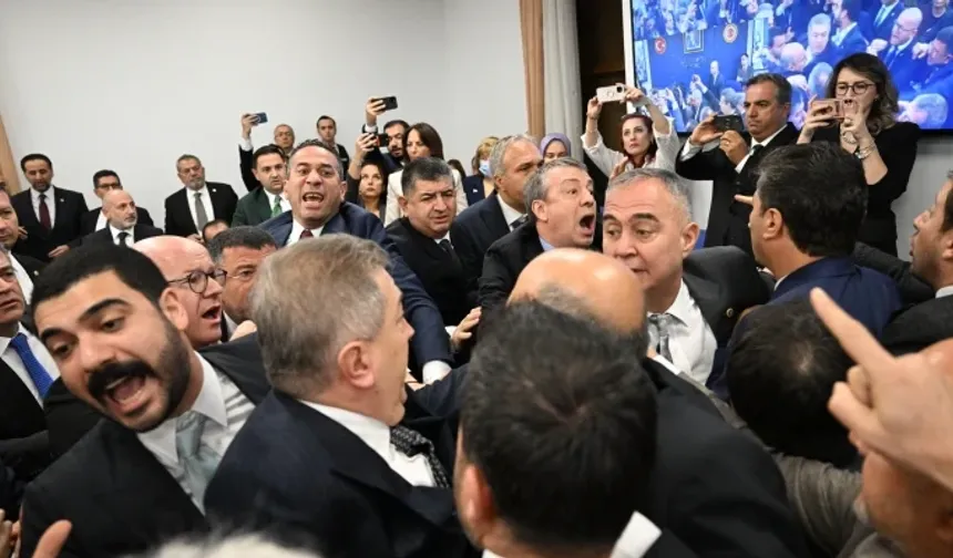 Meclis Karıştı: Ali Yerlikaya ve CHP'li Vekiller Arasında Arbede Yaşandı!