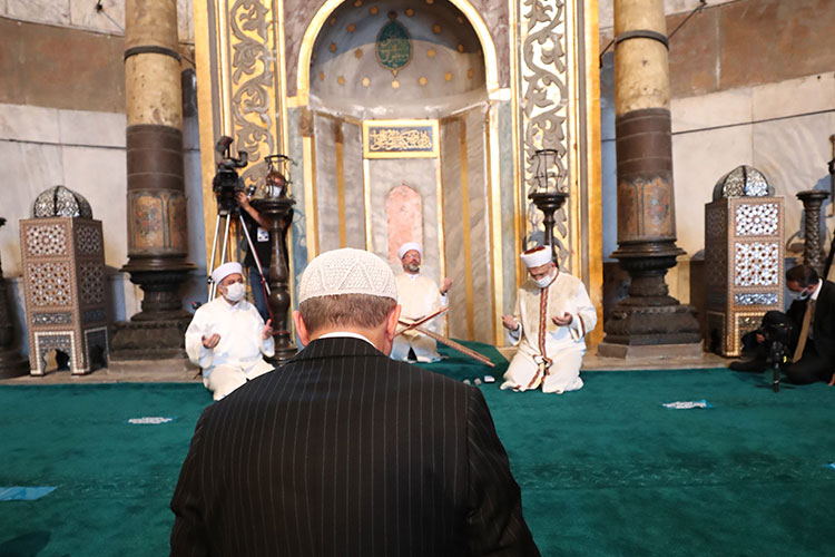 Ayasofya-i Kebir Cami-i Şerifi'nde 86 yıl sonra ilk cuma namazı kılındı