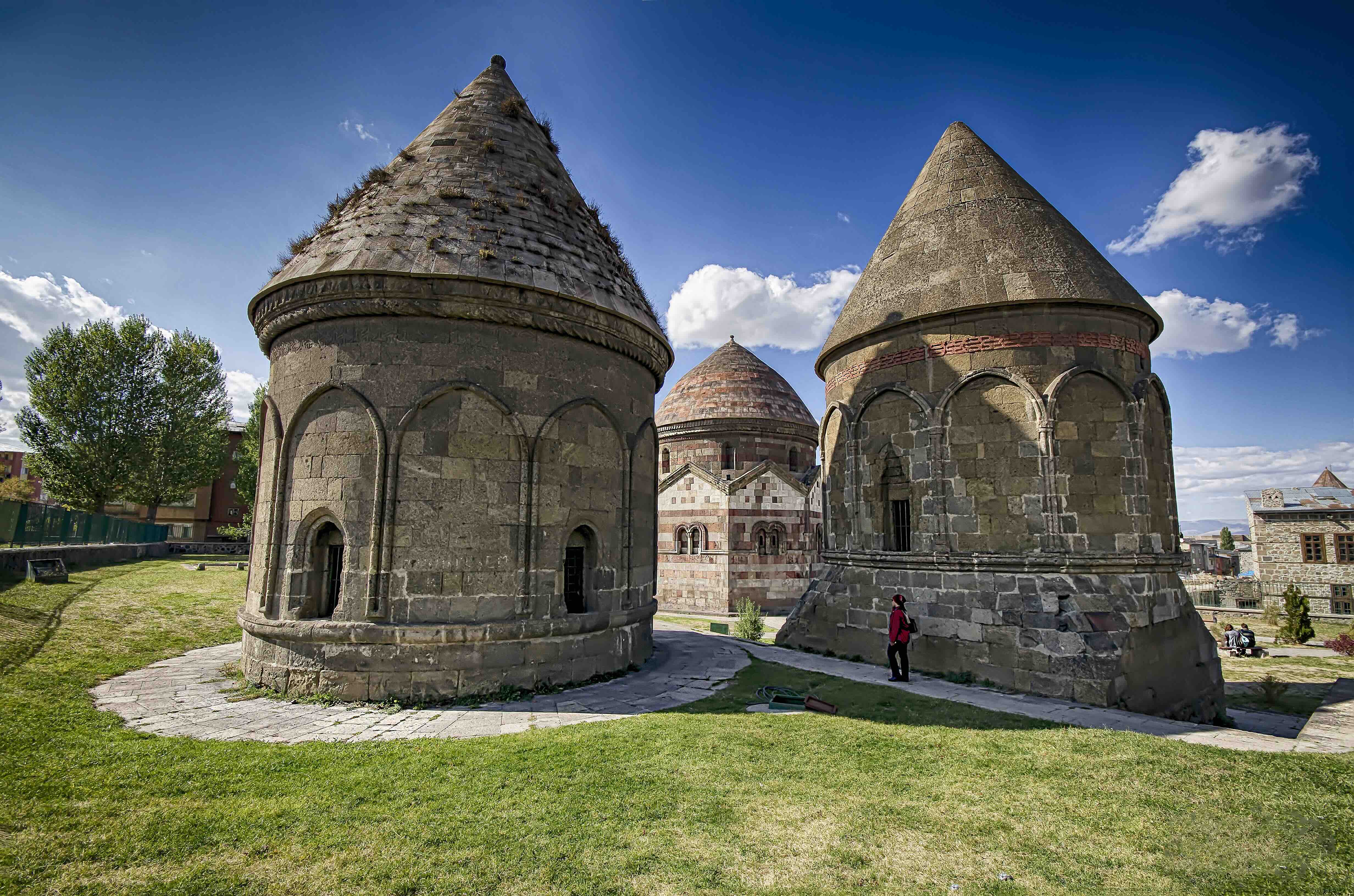 Üç Kümdetler (Uğur Sağıroğlu)